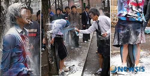 【서울=뉴시스】&nbsp; 8일 오후 경기도의 한 고등학교 졸업식에서 친구 및 선후배들이 밀가루와 스프레이 락카를 뿌리며 졸업을 자축하고 있다.&nbsp;&nbsp; 하지만 졸업생들에게 잊지 못할 졸업식을 만들어주기 위해 밀가루를 뿌리고 계란 세례를 하던 옛 전통이 교복을 찢고 가로수에 매달고 스프레이 락카를 뿌리는 등 친구들과 후배들의 축하쇼가 날이 갈수록 더욱 험해지고 있어 주위의 눈살을 찌푸리게 하고 있다. /남강호기자 kangho@newsis.com