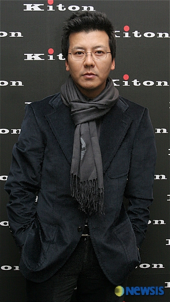 【서울=뉴시스】&nbsp; 28일 저녁 서울 광장동 쉐라톤위커힐호텔 애스톤하우스에서 열린 키톤 2008봄여름 패션쇼에 참석한 배우 손지창이 포즈를 취하고 있다. /박세연기자 psy5179@newsis.com
