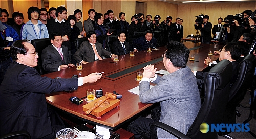 【서울=뉴시스】신상우 총재시절 이사회 모습.(사진=뉴시스DB)