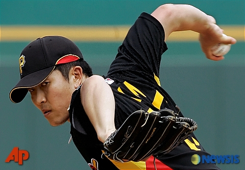[브래든턴=AP/뉴시스]피츠버그 파이어리츠 시절 시범경기에 나선 김병현. 2008.03.17.