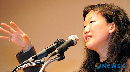 【서울=뉴시스】 13일 오후 서울 고려대학교 인촌기념관에서 열린 제4회 미디어잡과 고려대가 함께하는 2008주요언론방송사 채용동향 및 취업설명회에서 MBC 이윤정 PD(커피프린스 1호점)가 스페셜강연을 하고 있다. /허경기자 neohk@newsis.com