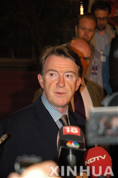 【제네바=신화/뉴시스】 29일 유럽연합(EU) 통상담당 집행위원인 피터 만델슨이 스위스 제네바에서 열리고 있는 세계무역기구(WTO)의 도하개발어젠다(DDA) 협상에 대한 기자회견에 참석하고 있다. WTO 30개국 협상 대표들은 지난 21일부터 농업과 공산품의 관세에 대한 협상을 마무리지으려고 했지만, 개발도상국과의 의견 대립으로 난항을 겪고 있다.