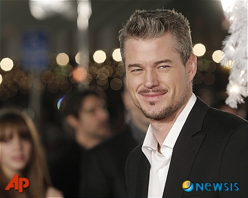 【엘에이(미 캘리포니아주)=AP/뉴시스】 11일(현지시간) 미국 캘리포니아주 엘에이에서 열린 영화 '말리와 나(Marley & Me)' 시사회에 에릭 데인이 참석, 포즈를 취하고 있다.