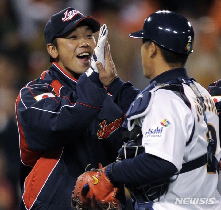 [로스앤젤레스=AP/뉴시스] 2009년 월드베이스볼클래식(WBC) 당시 일본 대표팀으로 뛰었던 아베 신노스케. 2009.03.22