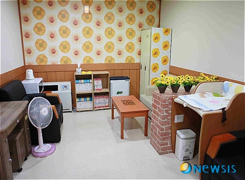 [서울=뉴시스] 서울 지하철 2·4호선 사당역사 내 수유실의 모습. 2025.10.08. (사진=뉴시스DB) photo@newsis.com 