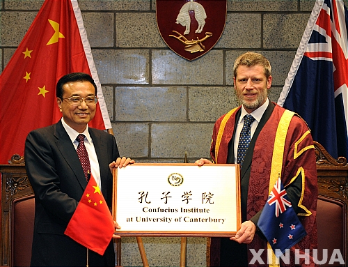 미국내 공자학원 중국 대표 FBI 자택수사 후 사망