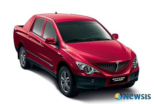 【서울=뉴시스】정병준 기자 = 쌍용자동차는 "새해 SUV 전 차종과 대형세단을 포함한 5개 차종에 대해 상품성을 대폭 향상시킨 2010년형 모델을 시장에 선보이며 시장공략을 위한 공격적인 판매활동에 나선다"고 3일 밝혔다.&nbsp; 사진은 이번에 새롭게 출시된 2010년형 액티언 스포츠 외관 모습(사진제공=쌍용자동차)./ jbj@newsis.com