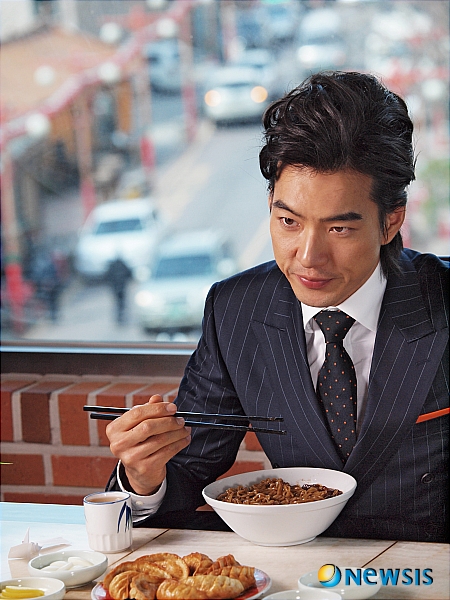 【서울=뉴시스】홍찬선 기자 = 세간에 화재를 불러오고 있는 MBC 주말드라마 ‘신이라 불리운 사나이(신불사)’ 7회 및 8회분 촬영현장 스틸컷이 공개됐다.&nbsp; 송일국과 한채영이 인천 월미도에서 처음으로 데이트 하고 있다. 이날 둘의 데이트를 시작으로 최강타(송일국)와 진보배(한채영)의 러브라인이 형성됨과 동시에 최강타의 본격적인 복수가 시작될 예정이다.&nbsp; 송일국, 한채영, 한고은, 김민종, 유인영 등 화려한 출연진과 탄탄한 스토리로 주목을 받고 있는 드라마 ‘신이라 불리운 사나이(신불사)’는 매주 토, 일 밤 9시45분에 방송된다. (사진=레인보우 제공)&nbsp; photo@newsis.com