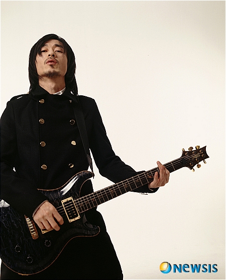 【서울=뉴시스헬스/뉴시스】 서태지 밴드의 기타리스트로 활동했던 최창록(Rock). <사진=토토뮤직아카데미 제공> 임한희기자 newyork291@newsishealth.com