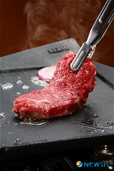 【영월=뉴시스】김조수의 맛있는 집 = 수년 전 조류독감이 처음 출현했을 때 많은 사람들이 닭·오리 고기를 멀리했다. 하지만 익혀 먹으면 된다는 사실이 점차 알려지면서 이젠 조류독감이 무서워 닭이나 오리를 안 먹는 사람은 없게 됐다. <관련기사 있음> 외식저널리스트 foodreporter@yahoo.co.kr