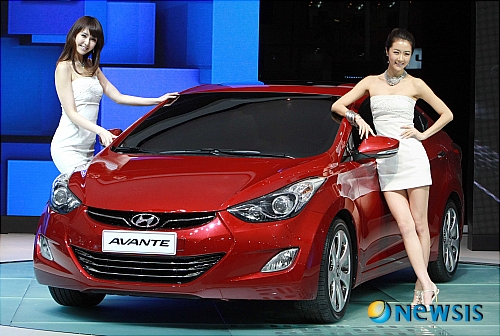 【부산=뉴시스】김훈기 기자 = 현대차가 '2010 부산국제모터쇼'에서 세계 최초로 신형 아반떼를 공개했다.(사진 = 현대차 제공) / photo@newsis.com