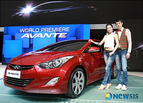 【부산=뉴시스】김훈기 기자 = 현대차가 '2010 부산국제모터쇼'에서 세계 최초로 신형 아반떼를 공개했다.(사진 = 현대차 제공) / photo@newsis.com 