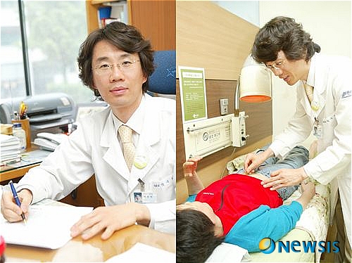 【서울=뉴시스헬스/뉴시스】샘한방병원 박문현 원장이 환자 상태를 살펴보고 있다. 임한희기자 newyork291@newsishealth.com