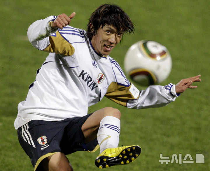 [조지=AP/뉴시스] 일본 축구 대표팀의 나카무라 슌스케. 2010.06.25.