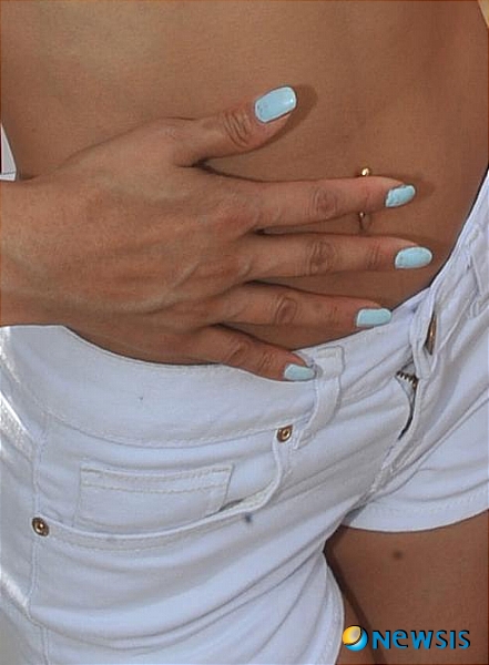 【서울=뉴시스】진현철 기자 = 피어싱에 대한 사회적 통념이 변화하고, 남녀노소 누구나 귀걸이를 하는 것에 대한 반감이 없어지고 있다. <관련기사 있음>&nbsp; agacul@newsis.com 