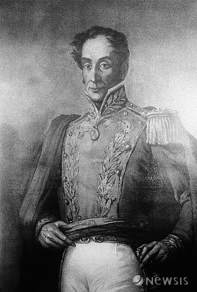 시몬 볼리바르의 초상화 사진. 