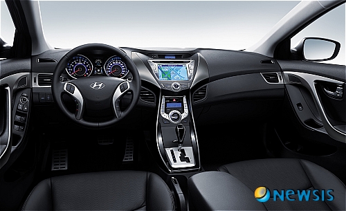 //첨부..신형 아반떼 실내 사진 및 가격대 공개