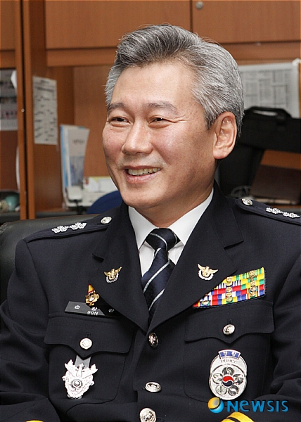 【전주=뉴시스】유진휘 기자 = 한국공항공사 사장에 손창완 전 경찰대학장이 임명됐다. 사진은 지난 2010년 전북경찰청장 시절의 모습. 2018.12.14. yjh@newsis.com