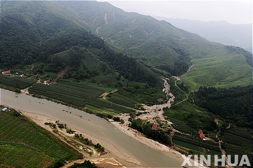【단둥(중국)=신화/뉴시스】22일(현지시간) 중국 북동부 랴오닝성에 내린 집중호우로 인해 단둥시가 물에 잠기는 등 침수 피해를 입었다.&nbsp; 