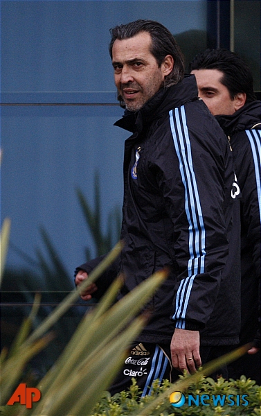 Argentina's coach Sergio Batista leaves after a training session in Buenos Aires, Argentina, Thursday Sept. 2, 2010. Argentina will play a friendly soccer match with Spain on Sept. 7. (AP Photo/Natacha Pisarenko)