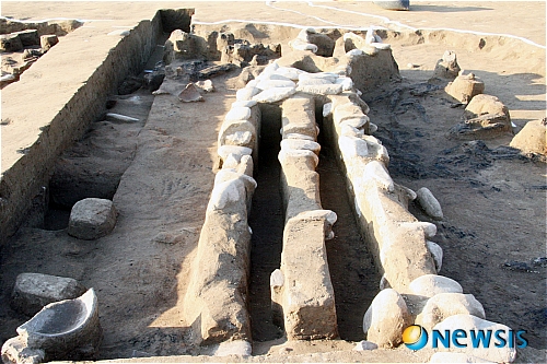 【대전=뉴시스】박희송 기자 = 문화재청 국립중원문화재연구소(소장 김성범)는 21일 충주 탑평리유적에서 '고대 중원경 종합학술연구' 사업의 일환으로 제3차년도 시굴조사 성과를 학계 전문가·일반인에게 공개할 예정이다.&nbsp; 사진은 주거지 내부의 부뚜막시설 모습. (사진=문화재청 제공)&nbsp; photo@newsis.com 