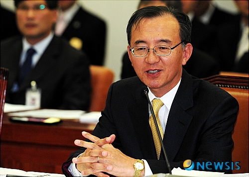 【서울=뉴시스】박주성 기자 = 박일환 법원행정처장이 16일 오전 국회에서 열린 법제사법위원회 전체회의에서 의원들의 질의에 답하고 있다.&nbsp; park7691@newsis.com