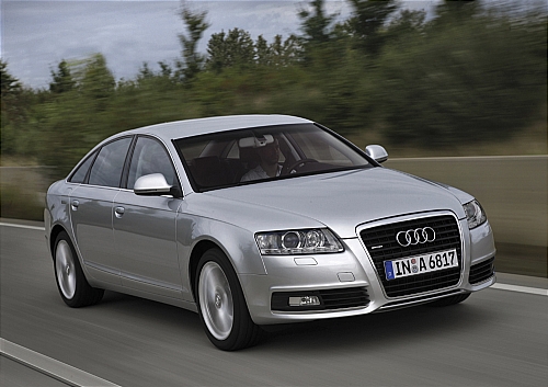 【서울=뉴시스】김훈기 기자 = 아우디 코리아(대표 트레버 힐)가 29일 디젤 세단 A6 3.0 TDI 콰트로를 출시했다. A6 3.0 TDI 콰트로는 아우디의 대표 중형 세단 A6에 3000㏄ 터보 직분사 디젤 TDI 엔진이 탑재된 모델이다.&nbsp;&nbsp; A6 3.0 TDI 콰트로의 3000㏄ 터보 직분사 디젤 TDI 엔진은 최고출력 240마력, 최대토크 51.0kg·m, 제로백(0→100㎞/h 도달시간) 6.8초, 최고속도 250㎞/h로 SUV에 버금가는 뛰어난 성능을 자랑한다. 평균 연비 11.1㎞/ℓ.&nbsp; 국내 판매 가격은 6980만원이다.(부가세 포함) (사진 = 아우디 코리아 제공) / photo@newsis.com 