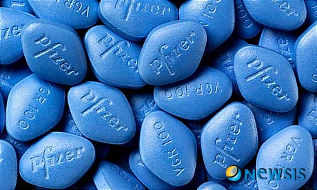 【서울=뉴시스】영국 런던 남부 서더크 형사법원은 자신의 웹사이트에 비아그라를 광고한 약사 윌리엄 파슨스(60)에게 징역 9월을 선고했다. (사진출처=영국 가디언 웹사이트)