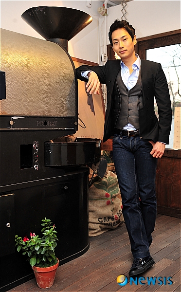 【서울=뉴시스】박세연 기자 = 10일 오후 서울 종로구 한 카페에서 드라마 '황금물고기'에 출연했던 연극배우 겸 탤런트 이형석을 인터뷰했다.&nbsp; psy5179@newsis.com 