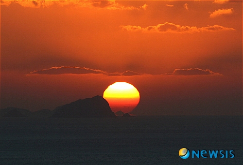 【광주=뉴시스】전남 완도군은 31일 다도해일출공원에서 다채로운 해맞이축제가 펼쳐진다.&nbsp; (사진=완도군청 제공)&nbsp; kykoo1@newsis.com 