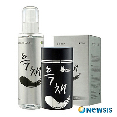 【서울=뉴시스】유희연 기자 = 탈모전문 포털사이트 탈모닷컴(대표 장기영, www.talmo.com)이 개발한 ‘흑채’가 탈모나 헤어스타일로 고민하는 사람들에게 관심을 받고 있다.&nbsp; 탈모닷컴의 흑채는 천연펄프등의 성분들로 이루어져 있기 때문에 인체에 무해하다. 정전기가 날 경우 모발에 잘 접착해 티가 나지 않는 다는 것이 강점이다.&nbsp; 이중 필터로 구성으로 흑채가 잘 안나오거나 뭉쳐서 한꺼번에 쏟아지는 현상도 방지, 고객들의 만족도와 재 구매율이 높다.&nbsp; ㈜탈모닷컴은 ‘흑채’외에도 슈퍼밀리언헤어, 모감, 박준애즈모, 헤어리치, 덤매치 등 다양한 종류의 흑채 제품을 취급 중 이다.&nbsp; yhy84@newsis.com