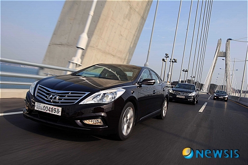 【부산=뉴시스】김훈기 기자 = 현대차가 3년6개월간 4500억원을 들여 완전히 새롭게 만든 5세대 신형 그랜저. 지난 18일 부산 김해공항에서 거가대교를 거쳐 옥포대첩기념공원까지 왕복 114㎞ 구간을 시승했다. (사진 = 현대차 제공) / photo@newsis.com 