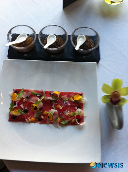 【서울=뉴시스】김정환의 맛있는 집&nbsp; ‘몸에 좋은 약은 입에 쓰다’고 하지만 음식도 마찬가지인 듯하다. ‘장’이 성인병 예방에 특효라는 것을 알면서도 그다지 향긋하지 못한 ‘냄새’나 기묘한 ‘맛’을 이유로 잘 먹지 않으려는 젊은 남녀가 많다. <관련기사 있음> 문화부 차장 ace@newsis.com 