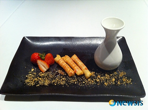 【서울=뉴시스】김정환의 맛있는 집&nbsp; ‘몸에 좋은 약은 입에 쓰다’고 하지만 음식도 마찬가지인 듯하다. ‘장’이 성인병 예방에 특효라는 것을 알면서도 그다지 향긋하지 못한 ‘냄새’나 기묘한 ‘맛’을 이유로 잘 먹지 않으려는 젊은 남녀가 많다. <관련기사 있음> 문화부 차장 ace@newsis.com 