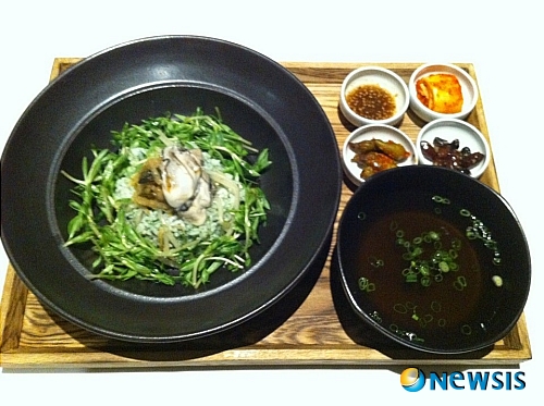 【서울=뉴시스】김정환의 맛있는 집&nbsp; ‘몸에 좋은 약은 입에 쓰다’고 하지만 음식도 마찬가지인 듯하다. ‘장’이 성인병 예방에 특효라는 것을 알면서도 그다지 향긋하지 못한 ‘냄새’나 기묘한 ‘맛’을 이유로 잘 먹지 않으려는 젊은 남녀가 많다. <관련기사 있음> 문화부 차장 ace@newsis.com&nbsp; 