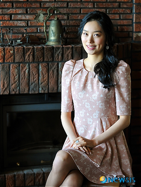 【서울=뉴시스】조수정 기자 = 드라마 '싸인'의 살인마 강서연 역을 연기하는 배우 황선희가 4일 뉴시스와의 인터뷰 중 포즈를 취하고 있다. chocrystal@newsis.com