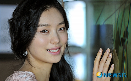 【서울=뉴시스】조수정 기자 = 드라마 '싸인'의 살인마 강서연 역을 연기하는 배우 황선희가 4일 서울 청암동 아이오유에서 뉴시스와의 인터뷰 중 포즈를 취하고 있다. chocrystal@newsis.com