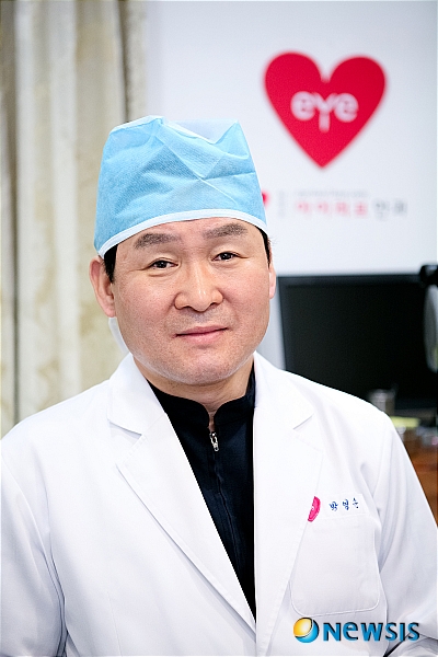 【서울=뉴시스】김정환 기자 = 근시 -12디옵터, 난시 5디옵터, 원시 +4디옵터 이상인 굴절이상 신검 대상자의 경우 지난해까지는 시력교정 여부와 관계없이 보충역으로 분류됐다. 