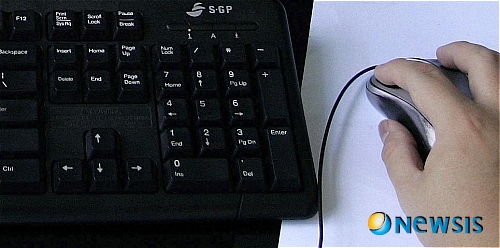 【서울=뉴시스】김정환 기자 = 컴퓨터를 켜고 끌 수만 있어도 인터넷의 주요 정보를 마음대로 얻을 수 있게 됐다. 