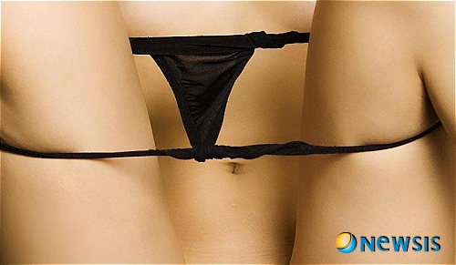 【서울=뉴시스】제2륜 물(水)의 장&nbsp; '가쓰·도쓰'란 공격해 들어오는 것을 적이 되받아칠 때 아래쪽에서 적을 찌르듯이 다치(칼)를 들어 젖혀 치는 것을 말한다. 어느 쪽이든 빠른 동작으로 '가쓰·도쓰’의 기합을 넣으며 친다. "가쓰"하며 다치를 들어 올리고 "도쓰"하며 치는 것이 요령이다. 이 동작은 언제나 한쪽의 공격에 대해 상대가 즉시 반격하는 동안에만 하게 되는 것이다. '가쓰·도쓰'는 다치 끝을 들어 올리듯 하면서 적을 찌르는 것으로 다치를 올림과 동시에 단숨에 치는 동작이다.&nbsp; 