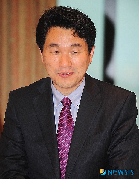 【서울=뉴시스】김인철 인턴기자 = 이주호 교육과학기술부 장관이 3일 오후 서울 중구 태평로빌딩에서 열린 '역대 교육·과기·교과부 장관 초청 만찬'에서 인사말을 하고 있다.&nbsp; yatoya@newsis.com
