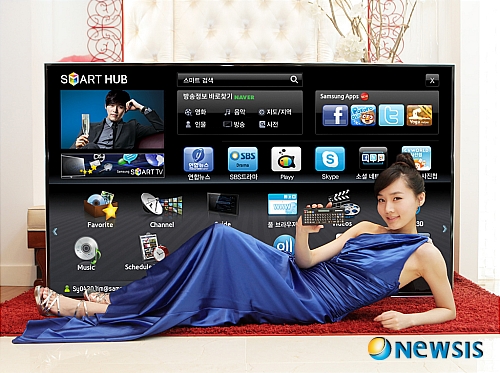 【서울=뉴시스】삼성전자가 시중에 나온 LED TV 가운데 세계 최대 크기인 75인치 3D 스마트TV 'D9500 시리즈'를 출시했다. 이번달 말까지 예약판매를 진행한다. 출고가는 무려 1900만원에 달한다. 세계 최대 75인치 크기 외에 셔터안경식 3D 기능, 스마트 기능, 시크릿 디자인 등 올해 출시된 제품 가운데 최고급이라고 삼성전자는 설명했다. (사진=삼성전자 제공) photo@newsis.com