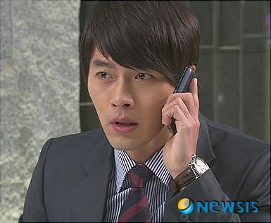 【서울=뉴시스】온라인뉴스팀 = 최근 현빈 시계로 유명세를 떨쳤던 독일 명품시계브랜드 크로노스위스가 국내에서 아이웨어로 선보인다. <사진=크로노스위스 제공> photo@newsis.com 