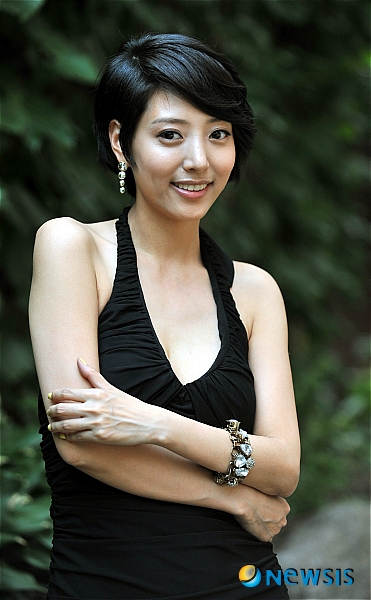 【서울=뉴시스】전진환 기자 = 15일 오후 케이블TV 드라마 '신의 퀴즈2'의 배우 이설희가 뉴시스와 인터뷰 중 포즈를 취하고 있다.&nbsp;&nbsp; amin2@newsis.com&nbsp; 