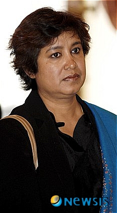 【서울=뉴시스】인도에서 아들을 원하는 부모들 때문에 매년 수백명의 여자아이들이 강제로 성전환 수술을 받고 남자아이로 탈바꿈하고 있다. 인도 여권운동가 타스리마 나스린은 이를 강력히 비난하며 불법 성전환 수술을 하는 의사들을 모두 종신형에 처해야 한다고 주장했다. 사진은 타스리마 나스린. (사진 출처 : 英 데일리 메일 웹사이트)