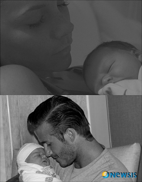【서울=뉴시스】김지은 기자 = 빅토리아 베컴(37)·데이비드 베컴(36) 부부가 최근 얻은 막내딸 하퍼 세븐 베컴의 모습을 공개했다.&nbsp; 17일 영국 데일리메일 신문에 따르면, 빅토리아는 트위터에 남편 데이비드가 딸을 안고 있는 사진을 올렸다. '아빠의 작은 딸'이란 제목의 흑백 사진 속에서 데이비드는 하퍼 세븐의 작은 코에 자신의 코를 대며 인자한 미소를 짓고 있다.&nbsp; 데이비드도 페이스북에 아내와 딸의 사진을 올렸다. 빅토리아와 딸이 함께 잠든 모습을 찍은 사진 아래에는 "나의 두 여자들이 자고 있는 사진"이라는 설명을 달아 애정을 과시했다.&nbsp; 하퍼 세븐은 10일 미국 로스앤젤레스 세다르 시나이 병원에서 태어났다. 브루클린(12), 로미오(8), 크루즈(6) 등 아들 셋만 두고 있는 베컴 부부의 첫딸이다.&nbsp; 한편, 데이비드는 16일 레알 마드리드와 친선경기에 네 명의 아들·딸 이름이 적힌 분홍색 슈즈를 신고 등장, '자식 바보'임을 인증했다.&nbsp; kje1321@newsis.com&nbsp; 