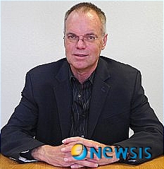 【서울=뉴시스】텔로미어를 발견해내 세상에 명성을 떨친 미국의 빌 앤드루스 박사. 그는 텔로미어를 재생시키면 노화를 막고 수명을 연장할 수 있다며 텔로미어의 재생을 돕는 약을 개발해냈다고 주장했다. (사진 출처 : 英 데일리 메일 웹사이트)