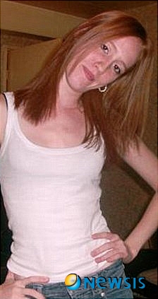 【서울=뉴시스】어렸을 때 헤어진 아버지를 20년만에 되찾았지만 아버지와 사랑에 빠져 교도소행에 처해지게 된 니콜라 예이츠(26). (사진 출처 : 英 데일리 메일 웹사이트)