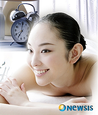 【서울=뉴시스】온라인뉴스팀 = 최근 볼륨감 있는 몸매를 부러워하는 사회적 분위기를 반영하듯 가슴수술을 받는 사람들이 늘어나면서 자연스럽게 가슴성형과 관련한 의료기술도 발전을 거듭하고 있다. <사진=시크릿성형외과 제공> photo@newsis.com 