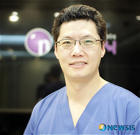 【서울=뉴시스】온라인뉴스팀 = 뉴본클리닉 최중호 원장. <사진=뉴본클리닉 제공> photo@newsis.com
